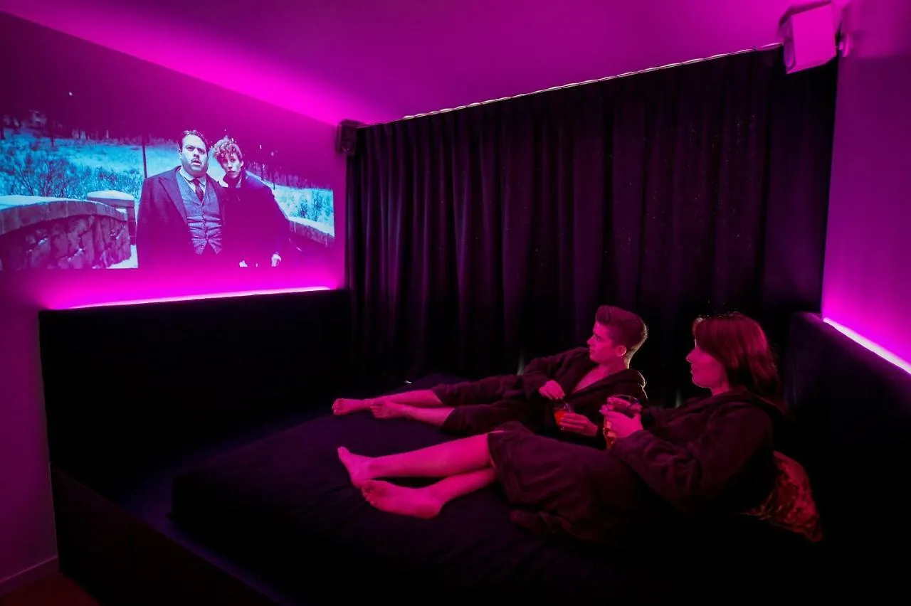 Apartamento SkyNooz-exclusive privé wellness penthouse Amberes Bélgica