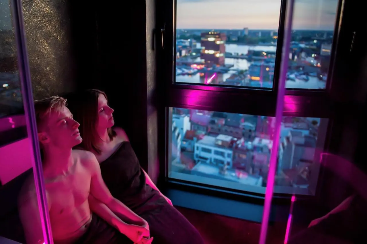 Apartamento SkyNooz-exclusive privé wellness penthouse Amberes