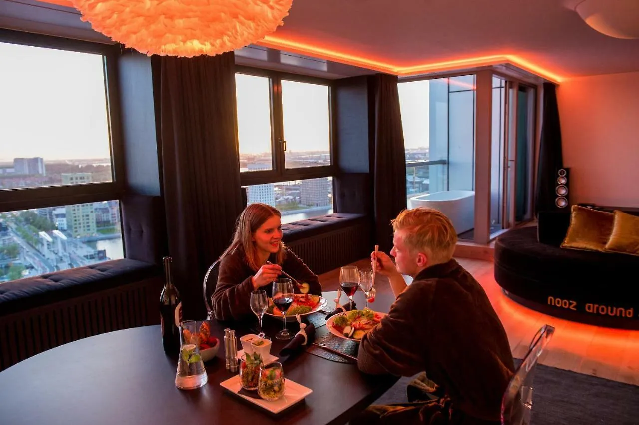 Apartamento SkyNooz-exclusive privé wellness penthouse Amberes 0*,  Bélgica