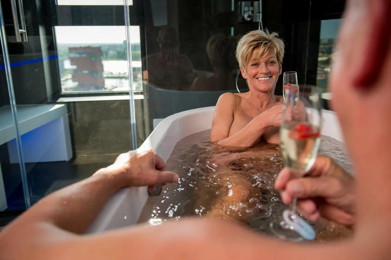 Apartamento SkyNooz-exclusive privé wellness penthouse Amberes