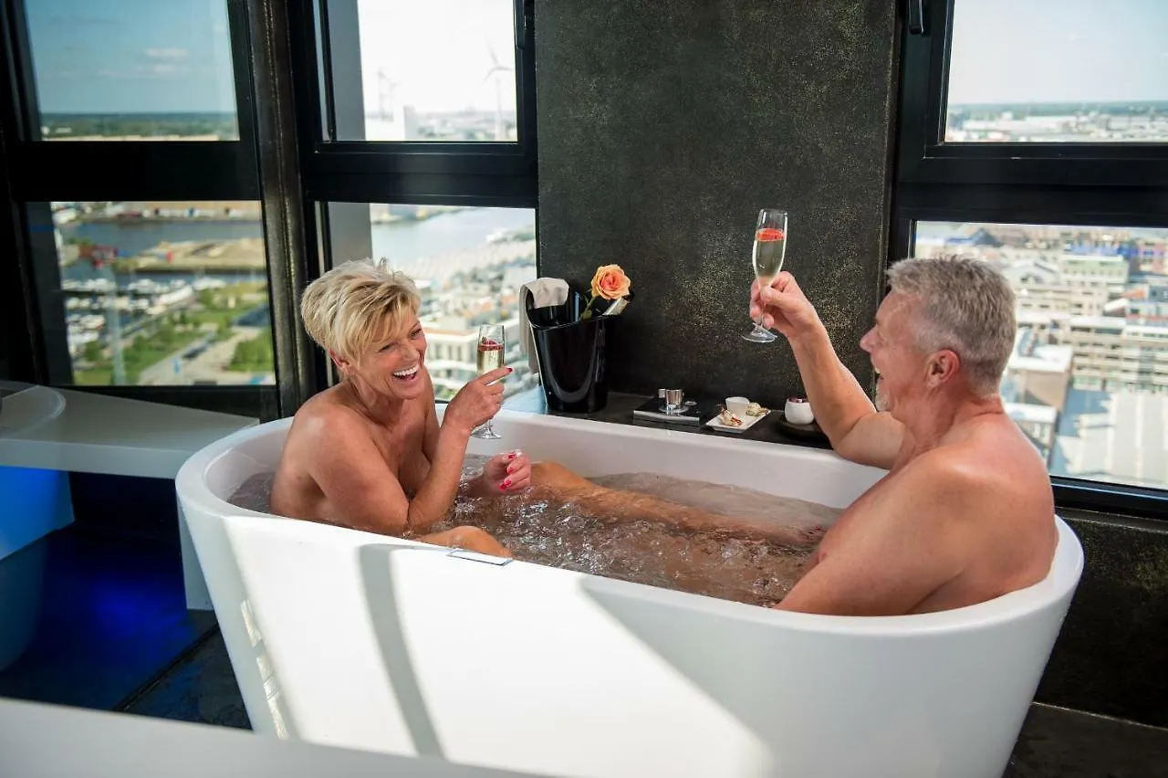 Apartamento SkyNooz-exclusive privé wellness penthouse Amberes 0*,