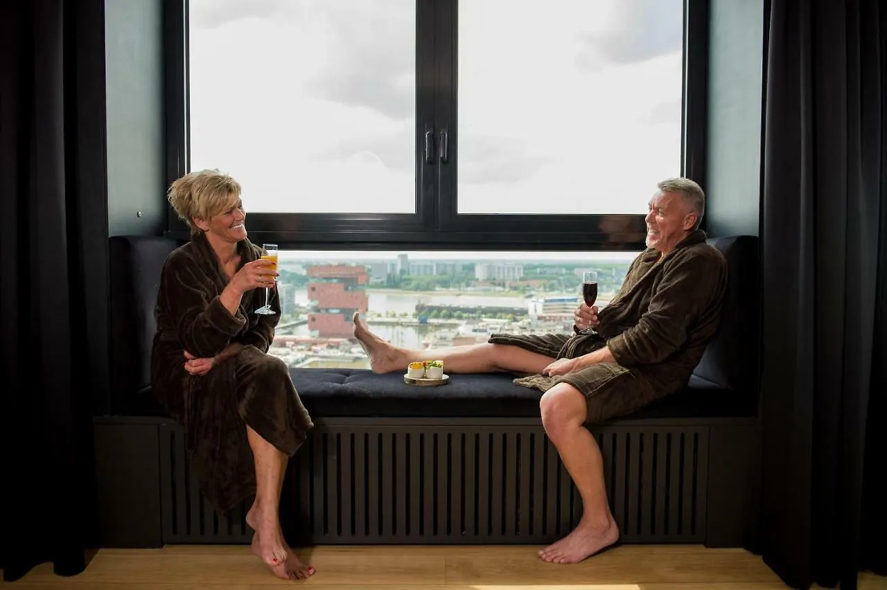 Apartamento SkyNooz-exclusive privé wellness penthouse Amberes 0*,
