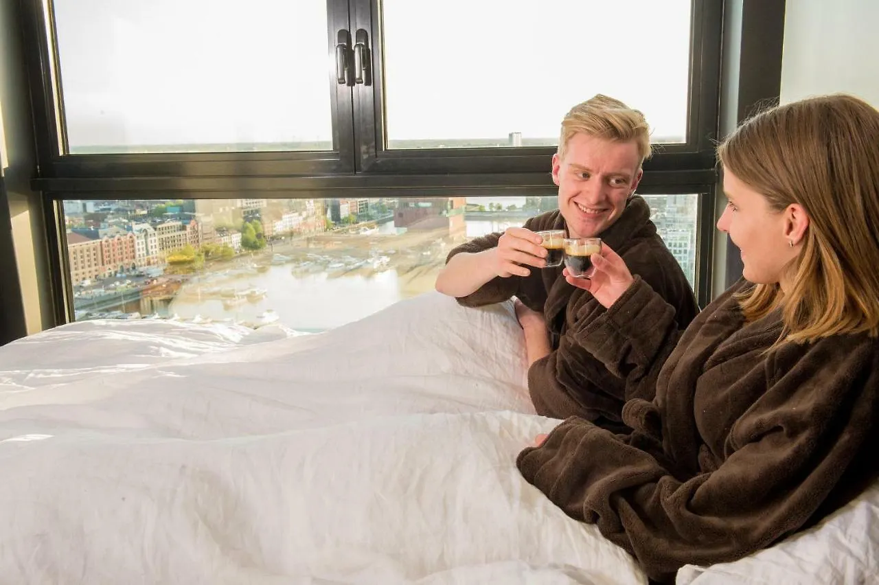 Apartamento SkyNooz-exclusive privé wellness penthouse Amberes