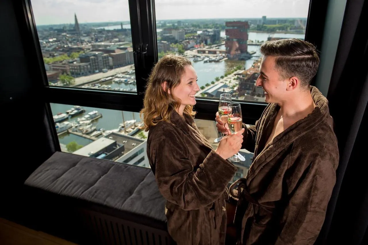 Apartamento SkyNooz-exclusive privé wellness penthouse Amberes 0*,  Bélgica